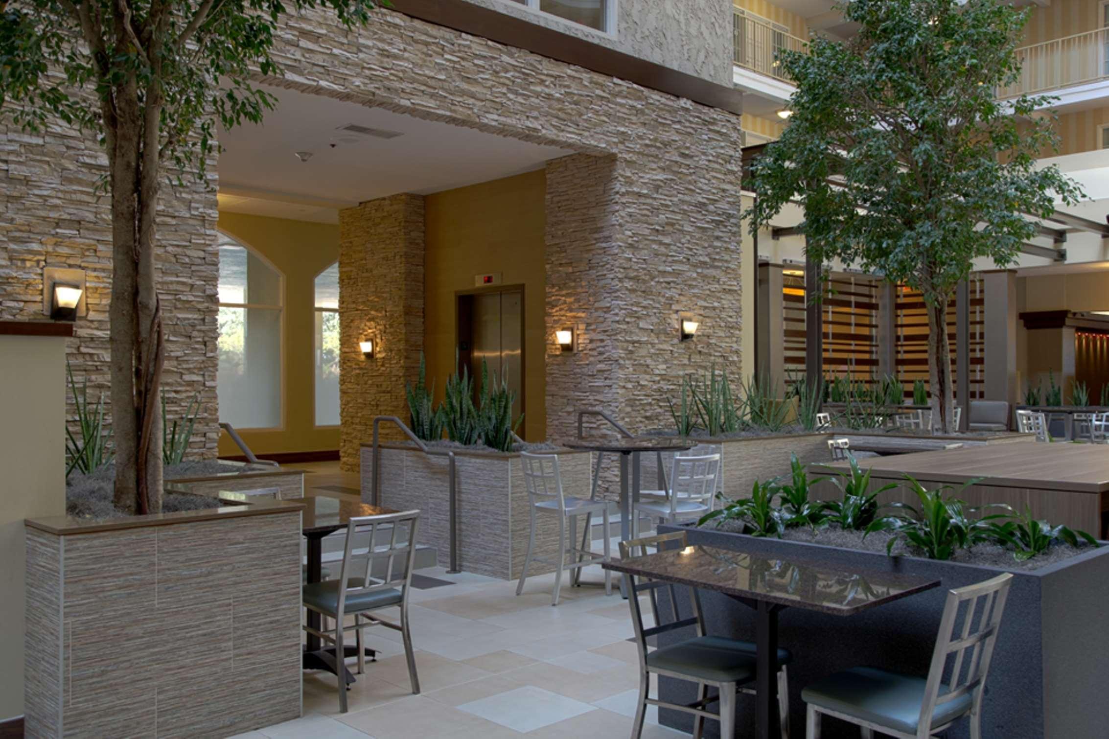 Embassy Suites By Hilton Dallas Market Center Ресторан фото