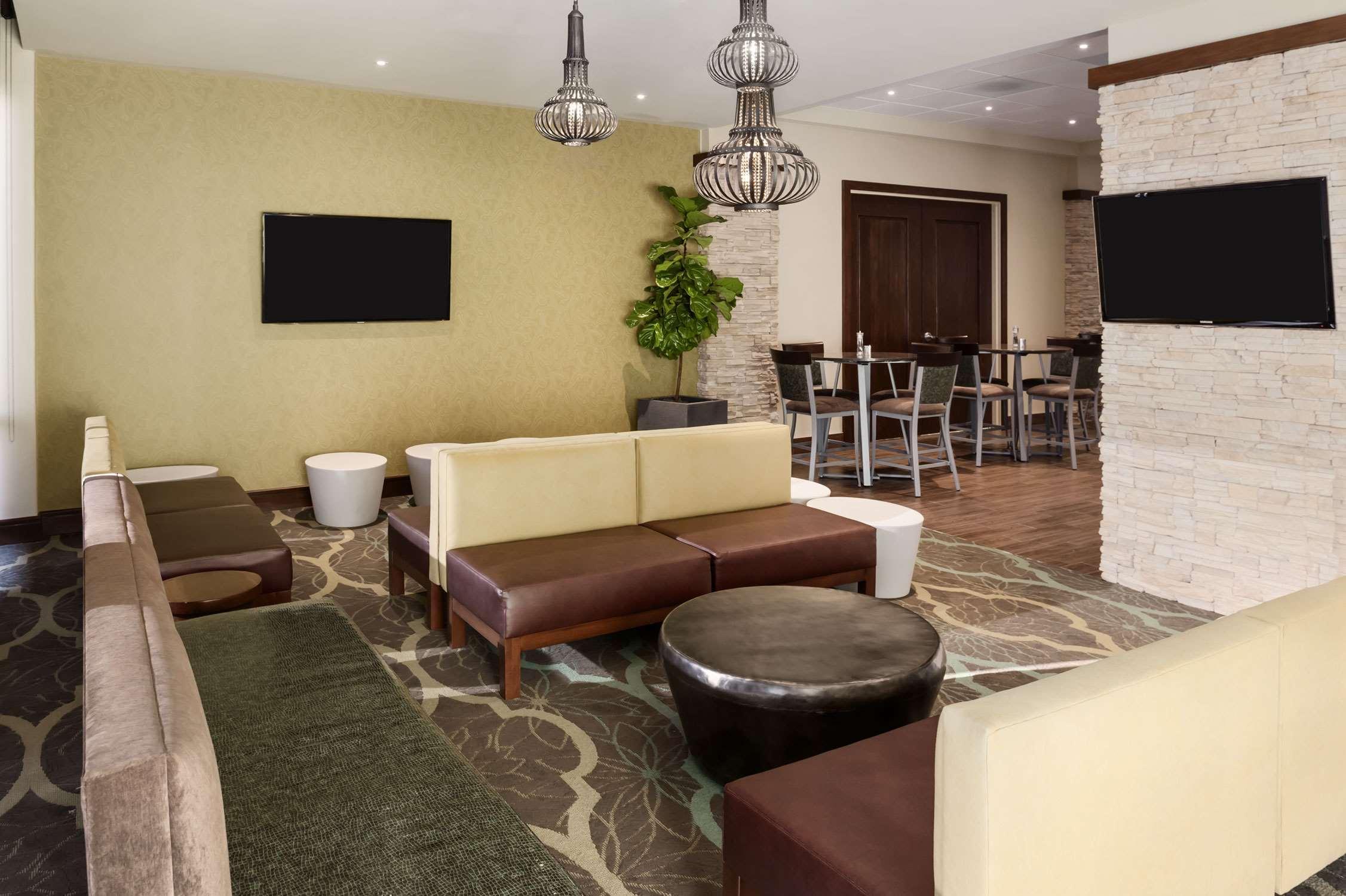 Embassy Suites By Hilton Dallas Market Center Ресторан фото